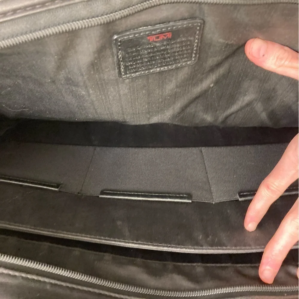 Tumi black leather mens briefcase bag